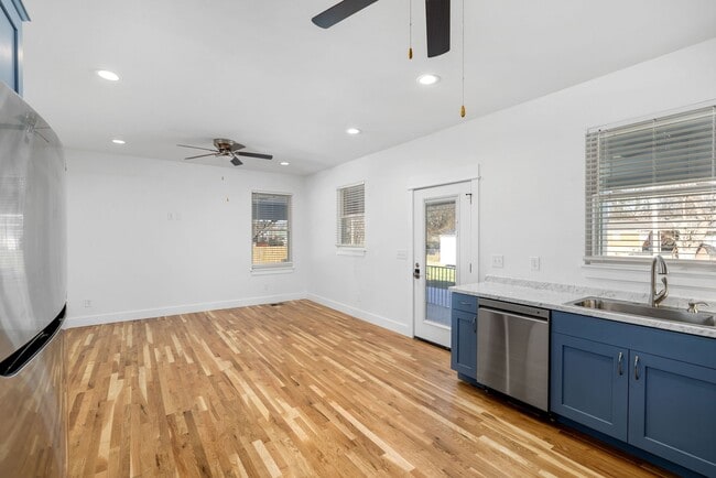 Building Photo - 2104 Jade Dr