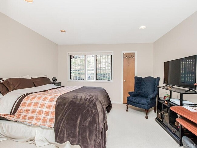 Building Photo - 8 Davids Ln