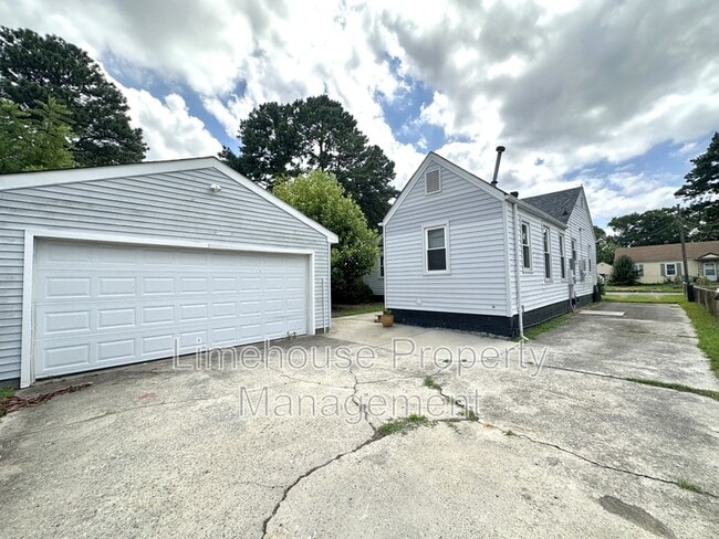 Building Photo - 809 Cambridge Ave
