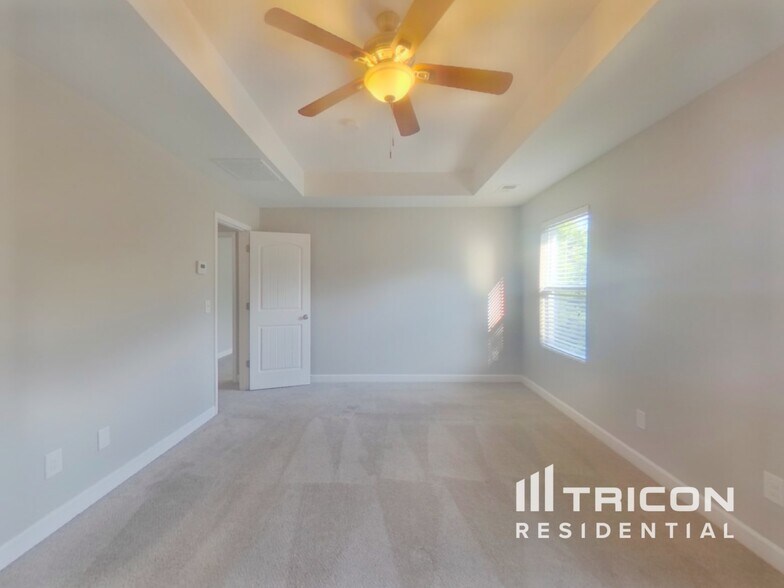 Building Photo - 806 Simones Ct