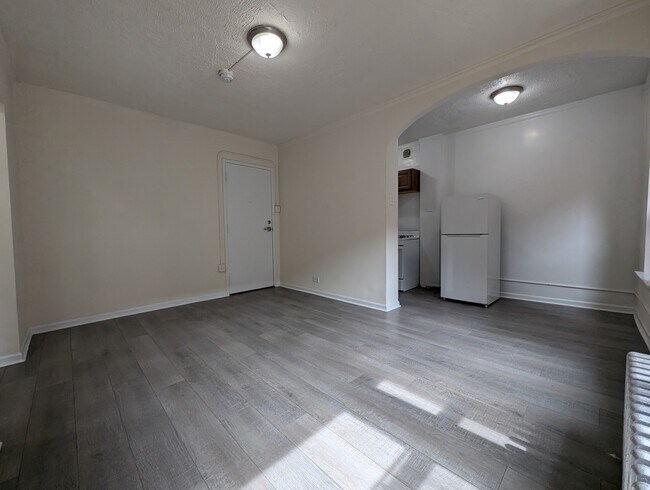 Building Photo - 5417 N Kenmore Ave