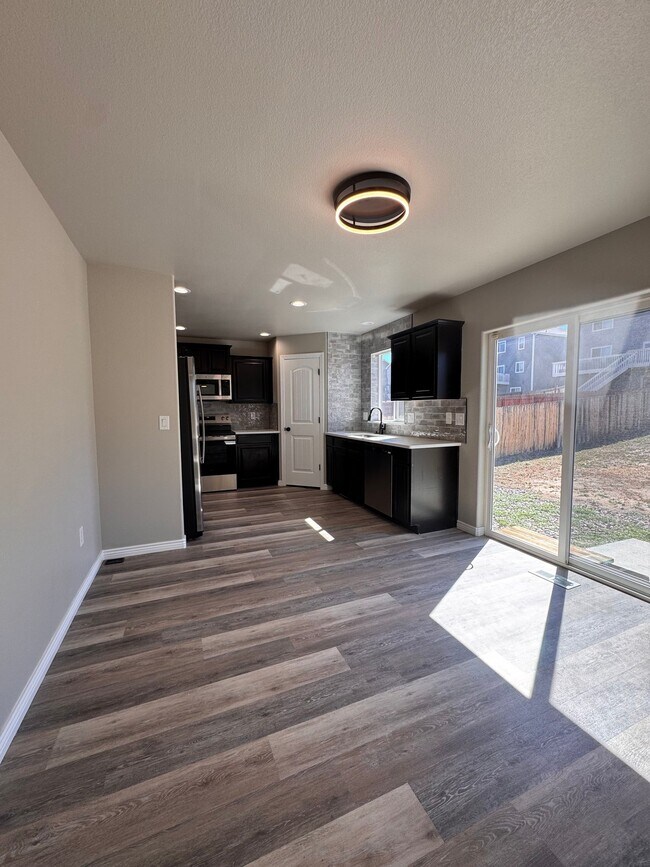 Building Photo - 10885 Matta Dr