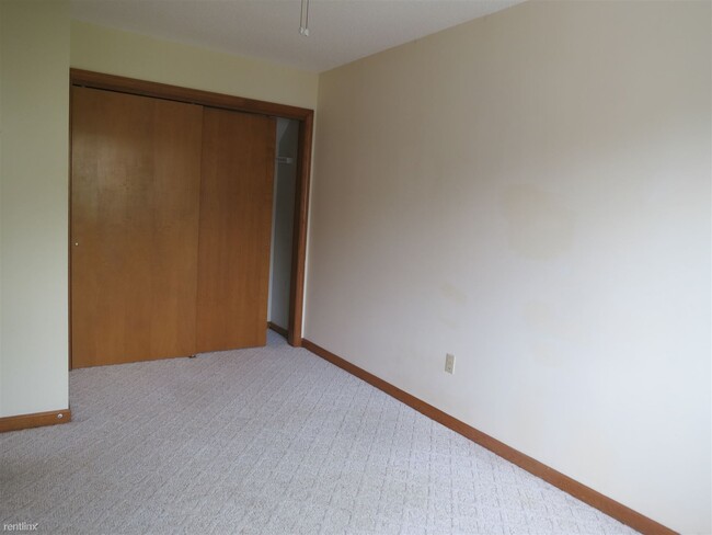 Building Photo - 3 br, 1.5 bath Condo - 49D Eastbrook Hts