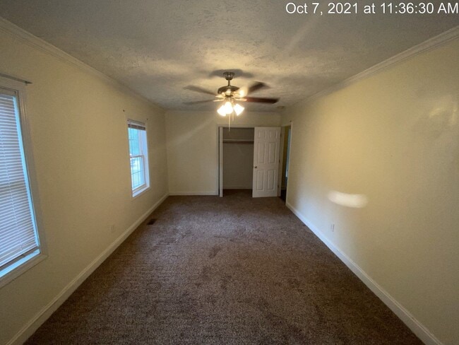 Building Photo - 1005 Sandalwood Dr