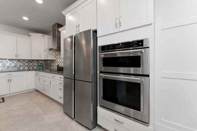 Building Photo - Introducing a captivating 3-story townhome...