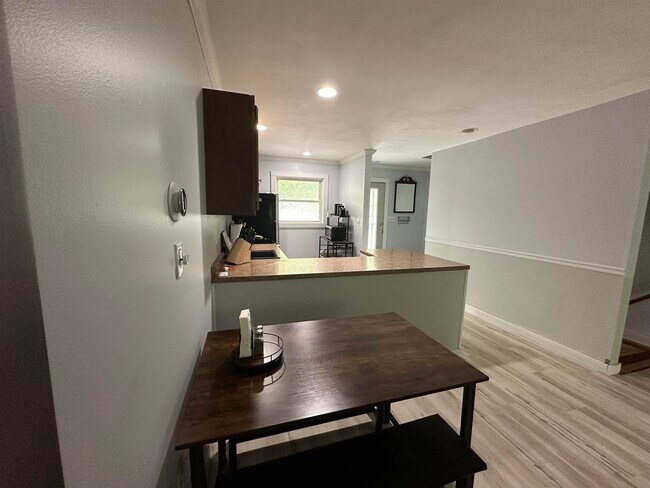Building Photo - 60 Brookside Dr