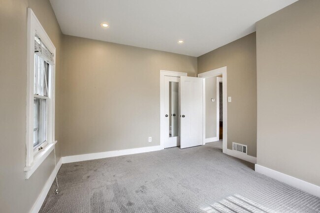 Building Photo - 3 Bedroom single family home in Denver