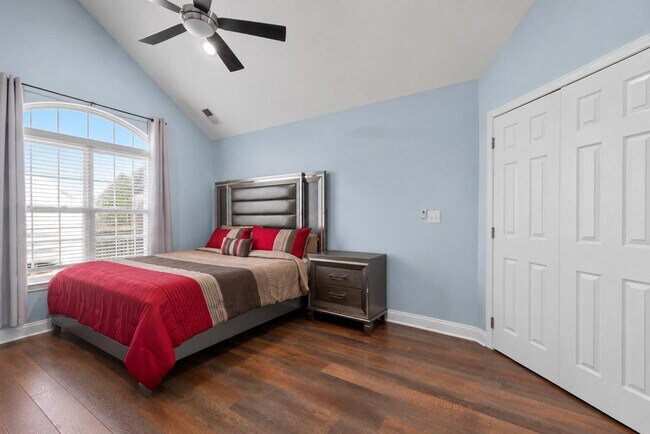 Building Photo - 209 Blue Heron Dr