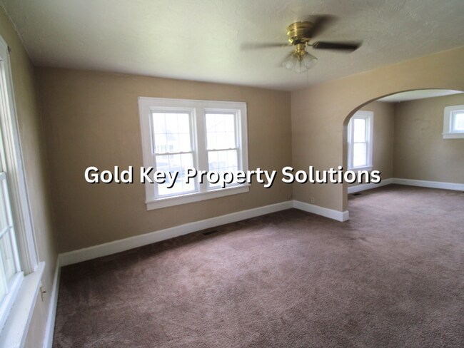 Building Photo - Cute and Cozy 1 BR 1 BA House with Garage (NO SECTION 8)