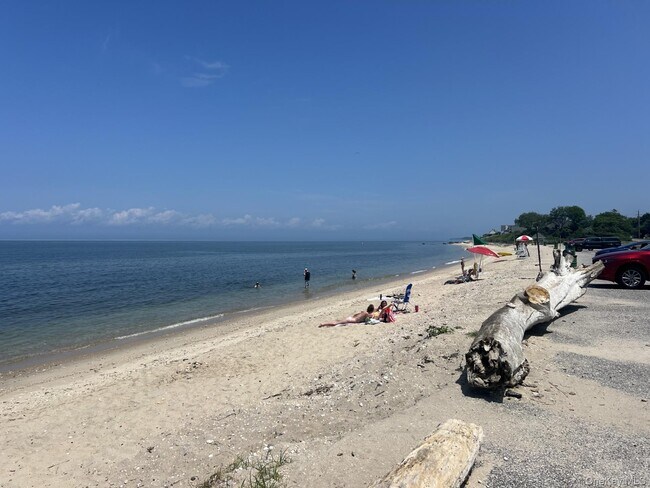 Building Photo - 215 Leon Rd