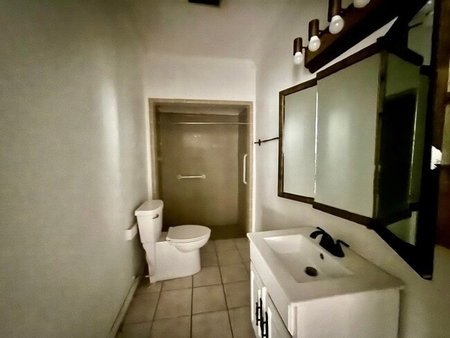 Building Photo - 583 N Monroe St