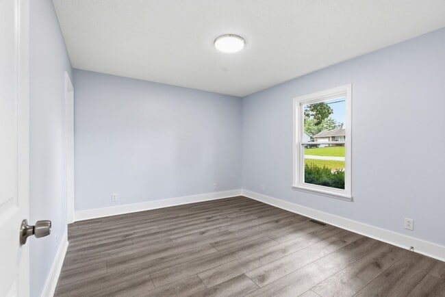 Building Photo - Fully Renovated and Move-In Ready Rental!