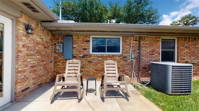 Building Photo - 3011 Larknolls Ln