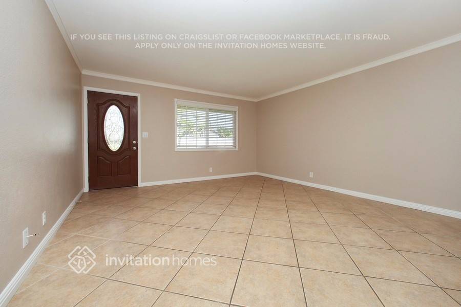 Building Photo - 3186 E Radcliffe Ave