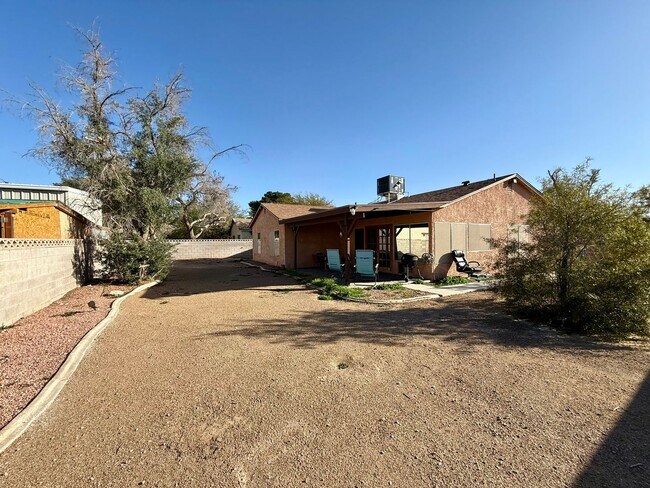 Building Photo - Fully Furnished 4-Bedroom Home in Prime Central Las Vegas Location