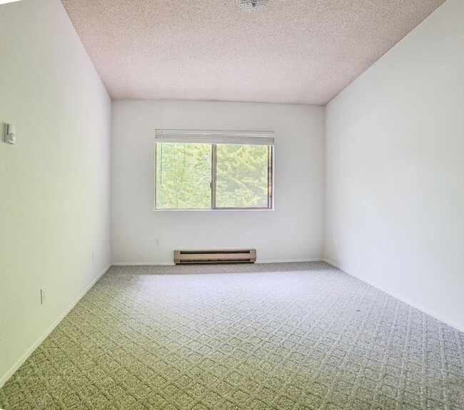 Building Photo - Charming, bright and peaceful condo close to ferries and shopping in Kingston!
