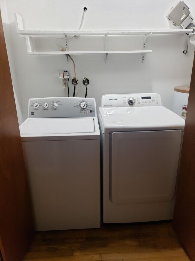 Building Photo - 3 Bedroom unit near ODU