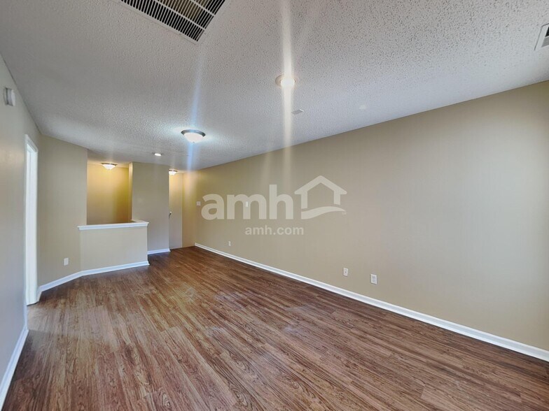 Building Photo - 5973 Redcliff North Ln