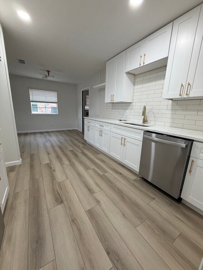 Building Photo - 6526 Forest Grove