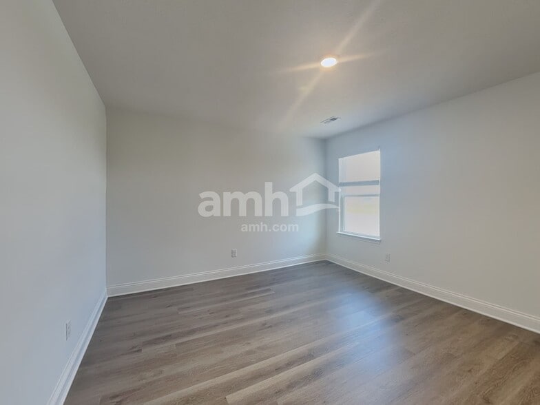 Building Photo - 212 Deanscroft Dr