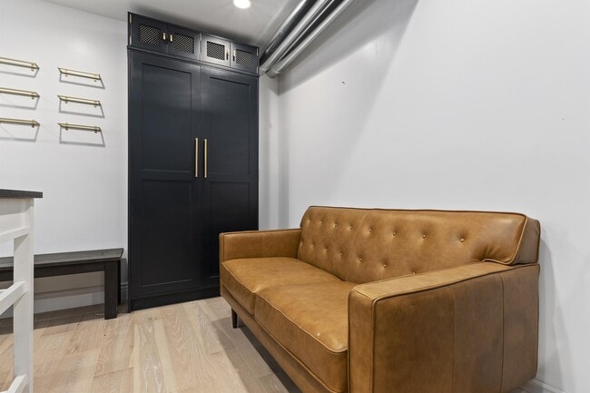 Building Photo - 276 E Broadway