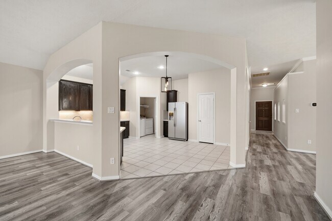 Building Photo - 24503 Lakecrest Bend Dr