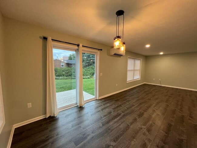 Building Photo - 723 Eastgate Pl