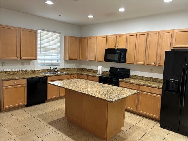 Building Photo - 1424 SW 147th Ave