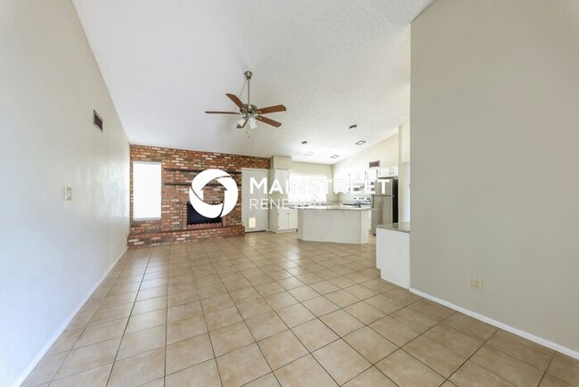 Building Photo - 6202 W Sunnyside Dr