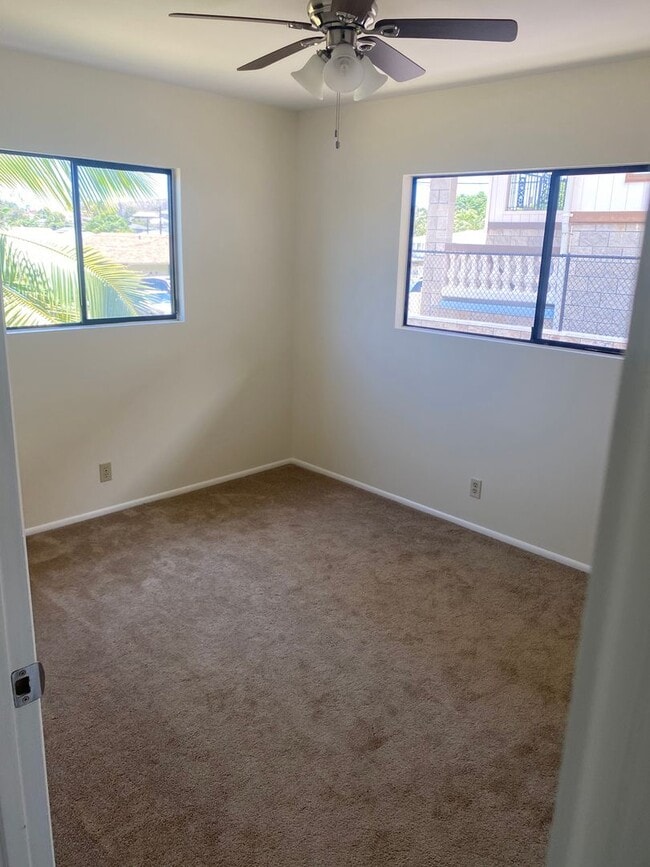 Building Photo - Quiet Kaimuki Neighborhood, 4 bedroom, 2 B...