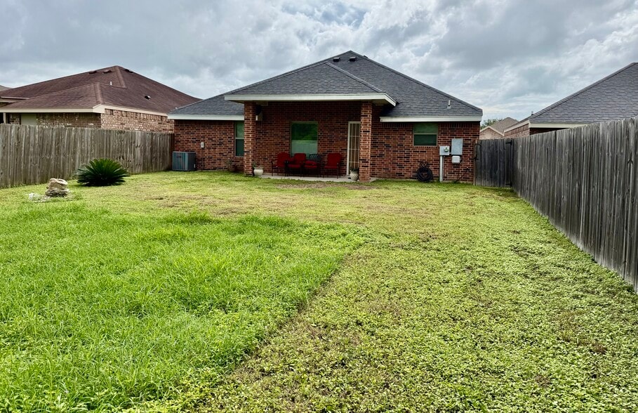 Building Photo - 3310 Legacy Ln
