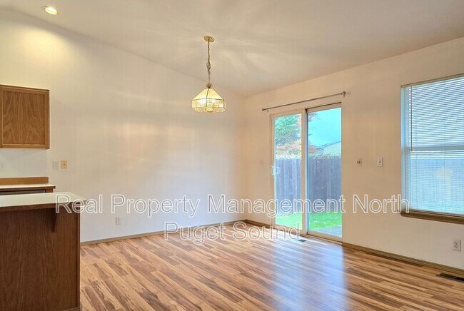 Building Photo - 5224 102nd Pl NE