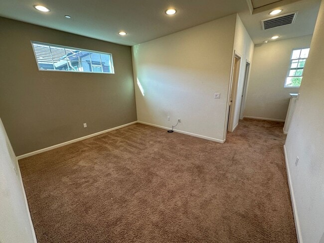 Building Photo - Beautiful 4 Bedroom, 3 Bath Mountain House Home