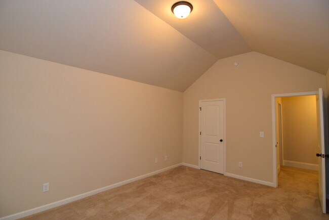 Building Photo - Huge 5 Bed/4 Bath Home Near Ft. Gordon