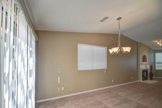 Building Photo - 3022 N 34th Pl