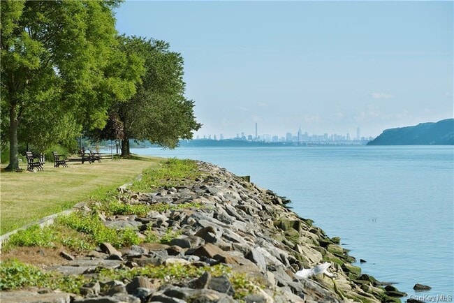 Building Photo - 27 N Buckhout St