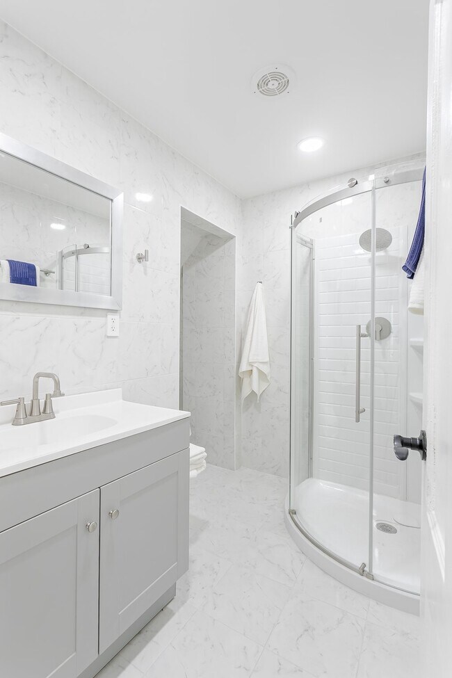 Building Photo - 270 Benton St