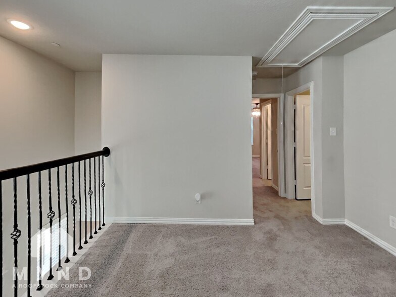 Building Photo - 1272 Alamo Dr