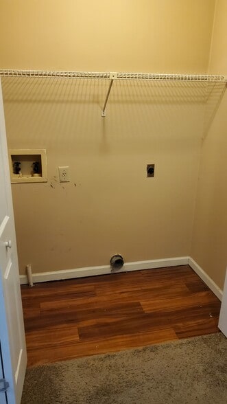 Laundry room - 2388 Cove Rd