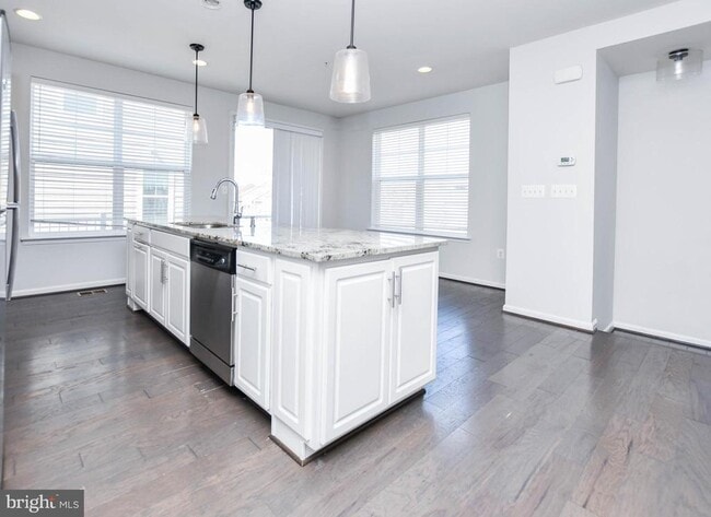 Building Photo - 608 Parkside Pl NE