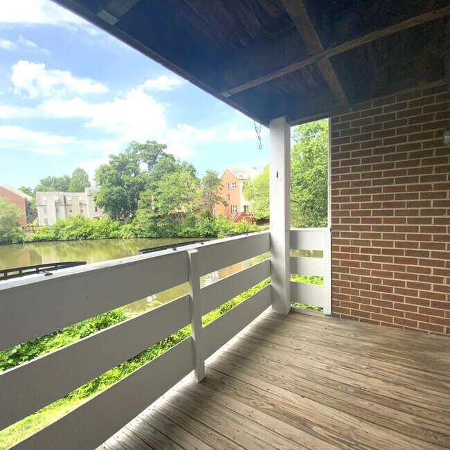 Building Photo - 7594 Lakeside Village Dr