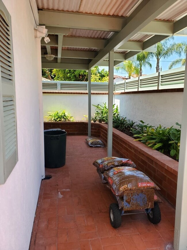 Building Photo - Coronado Single Level Home On Corner Lot