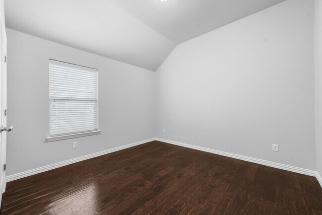 Building Photo - Charming 1-Story 4 Bedroom 2 Bathroom in L...