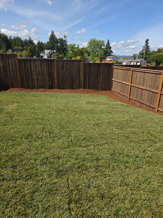 Building Photo - Brand New 3 bdrm 2 1/2 bath townhouse