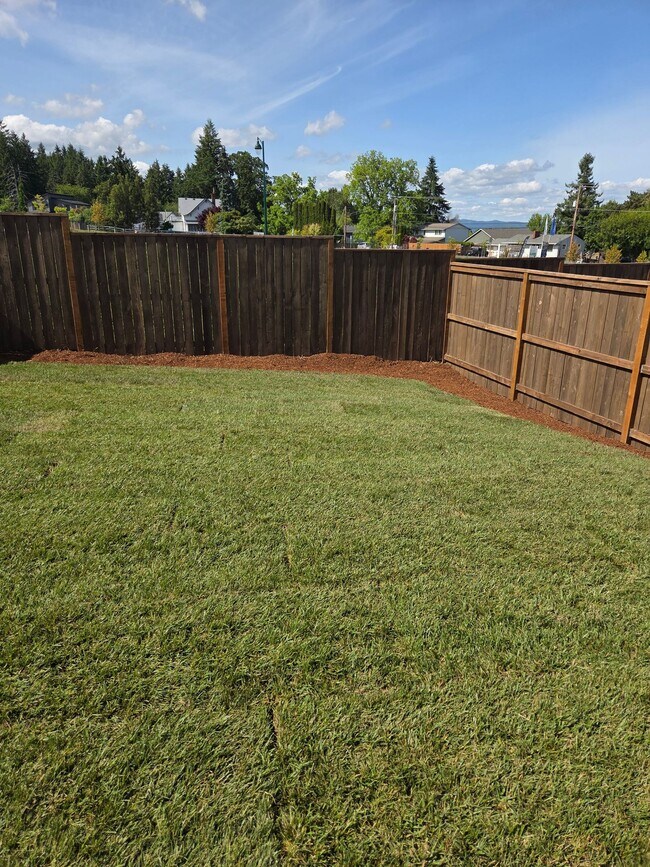 Building Photo - Brand New 3 Bedroom 2 1/2 bath Townhouse