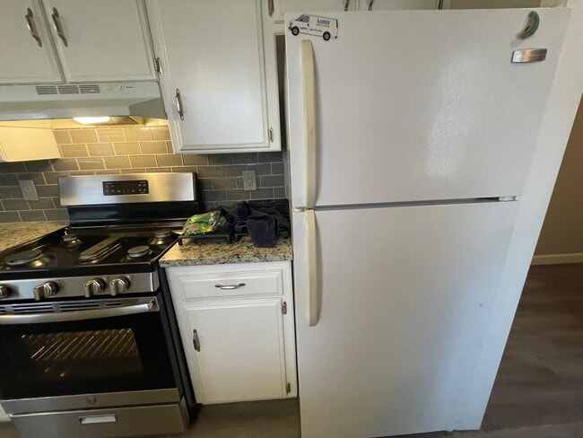 Building Photo - 2 Bed Duplex OKC- Move in Deposit-Free! (If Qualified)