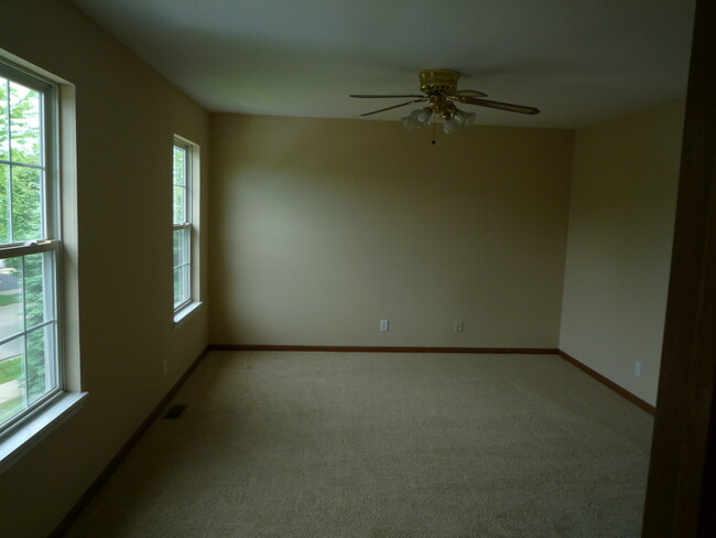 Building Photo - 14039 S Oakdale Cir