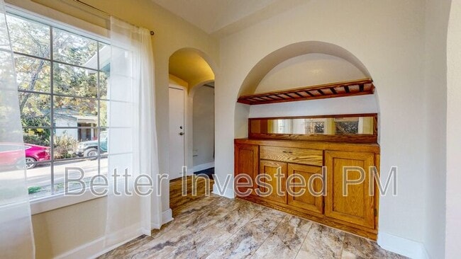 Building Photo - 210 Brown St