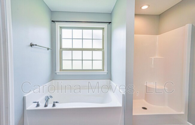 Building Photo - 249 Lockeland Park Dr