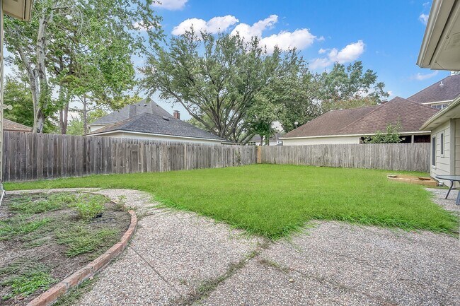 Building Photo - 1807 Brookchester Dr